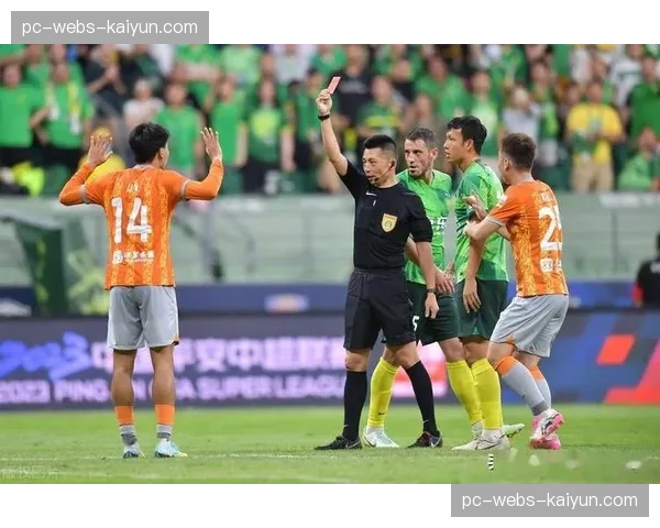 深圳突遭暴雨,深足vs河南队比赛场地接受紧急评估 深圳突遭暴雨,深足vs河南队比赛场地接受紧急评估